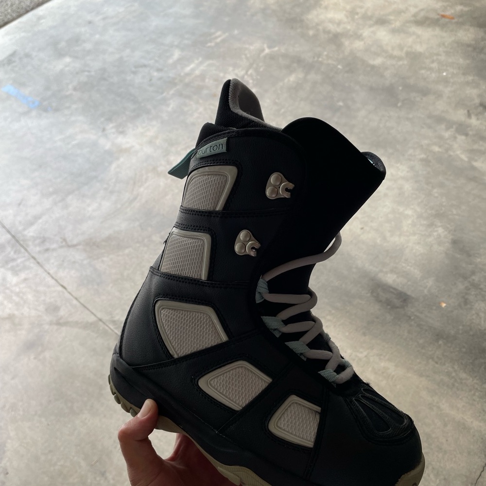 Womens size 7 Burton snowboard boots, like new